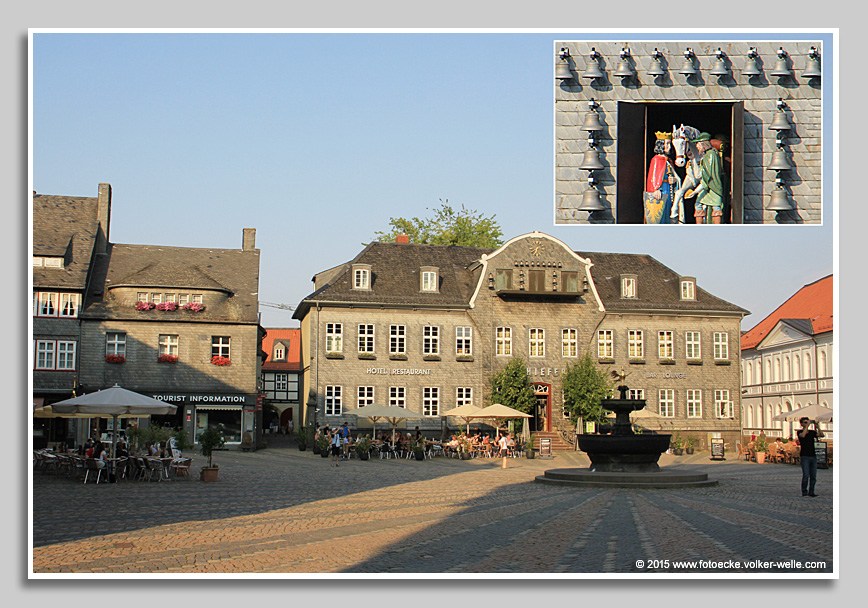 Kaiseringhaus mit Glockenspiel am Marktplatz in Goslar