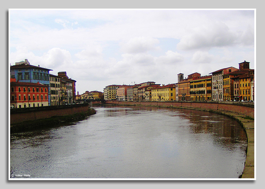 Pisa, Italien - Stadt am Fluss Arno, der ganz in der Nähe in die Ligurische See mündet.