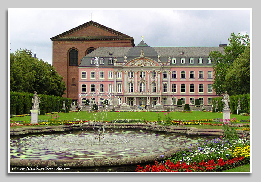 Palais Trier mit Basilika