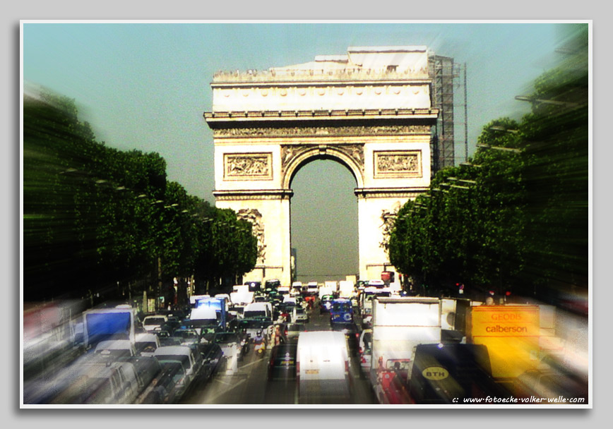 Avenue des Champs Elisées mit Arc de Triomphe 