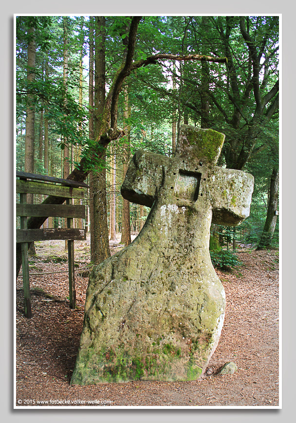 Kreuz der Frau Billa - Monolith bei Ferschweiler