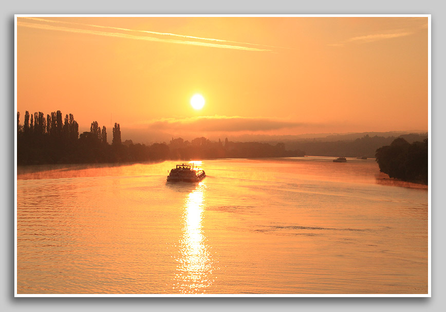 An der Mosel - Sonnenaufgang von der Moselbrücke bei Konz 