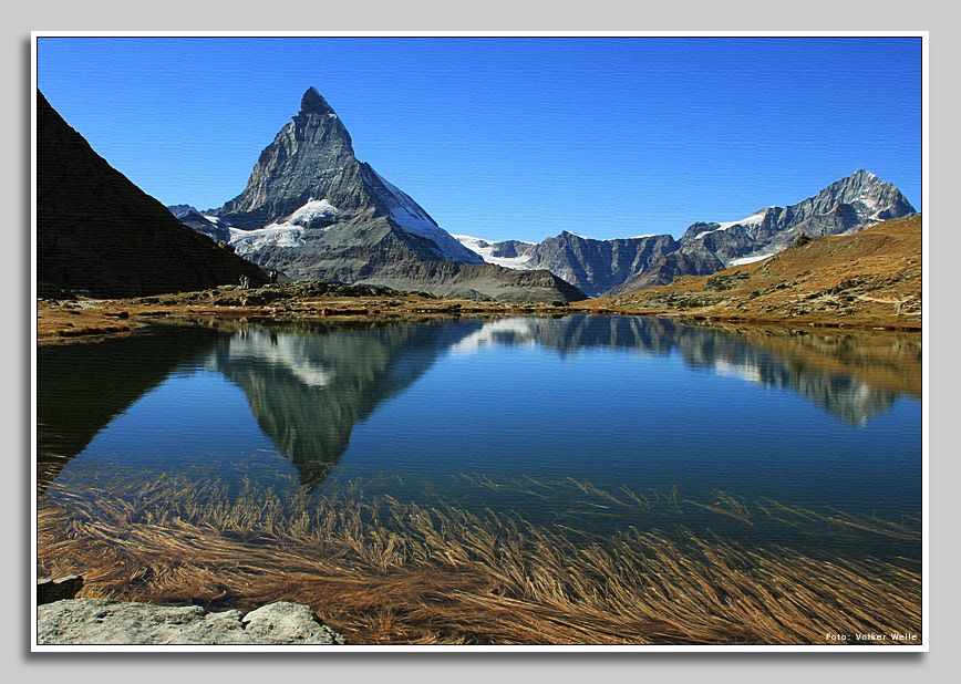 Matterhorn spiegelt sich im Riffelsee
