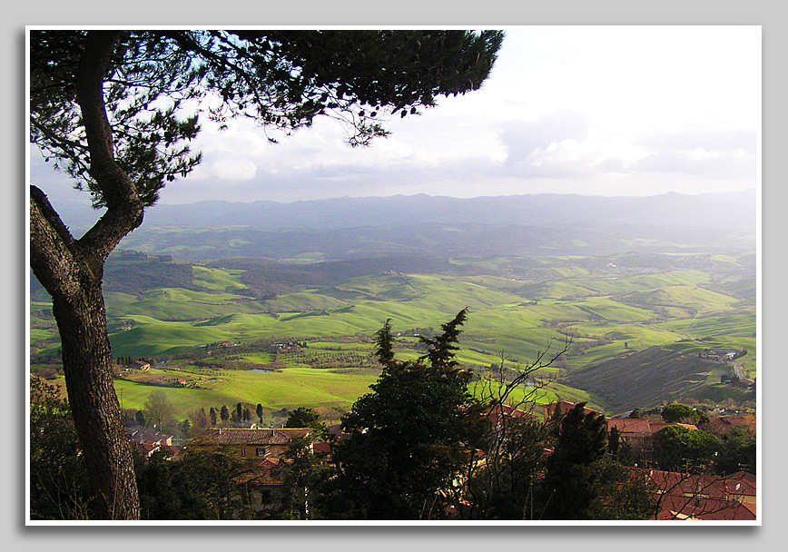 Von Voltera aus hat man einen wunderschönen Weitblick über die Hügel der Toskana