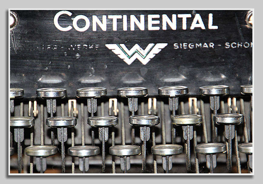 Tastatur einer Continental Buchhaltungsmaschine aus den 50er Jahren.
